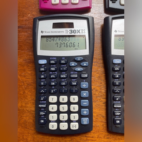 Lot of 4 Texas Instruments TI 30x IIS Solar Caclulators *no covers* - Picture 4 of 6